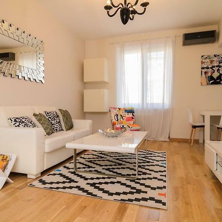 Rise & Shine Sofia Luxury Apartment By Flat Mаnager ภายนอก รูปภาพ