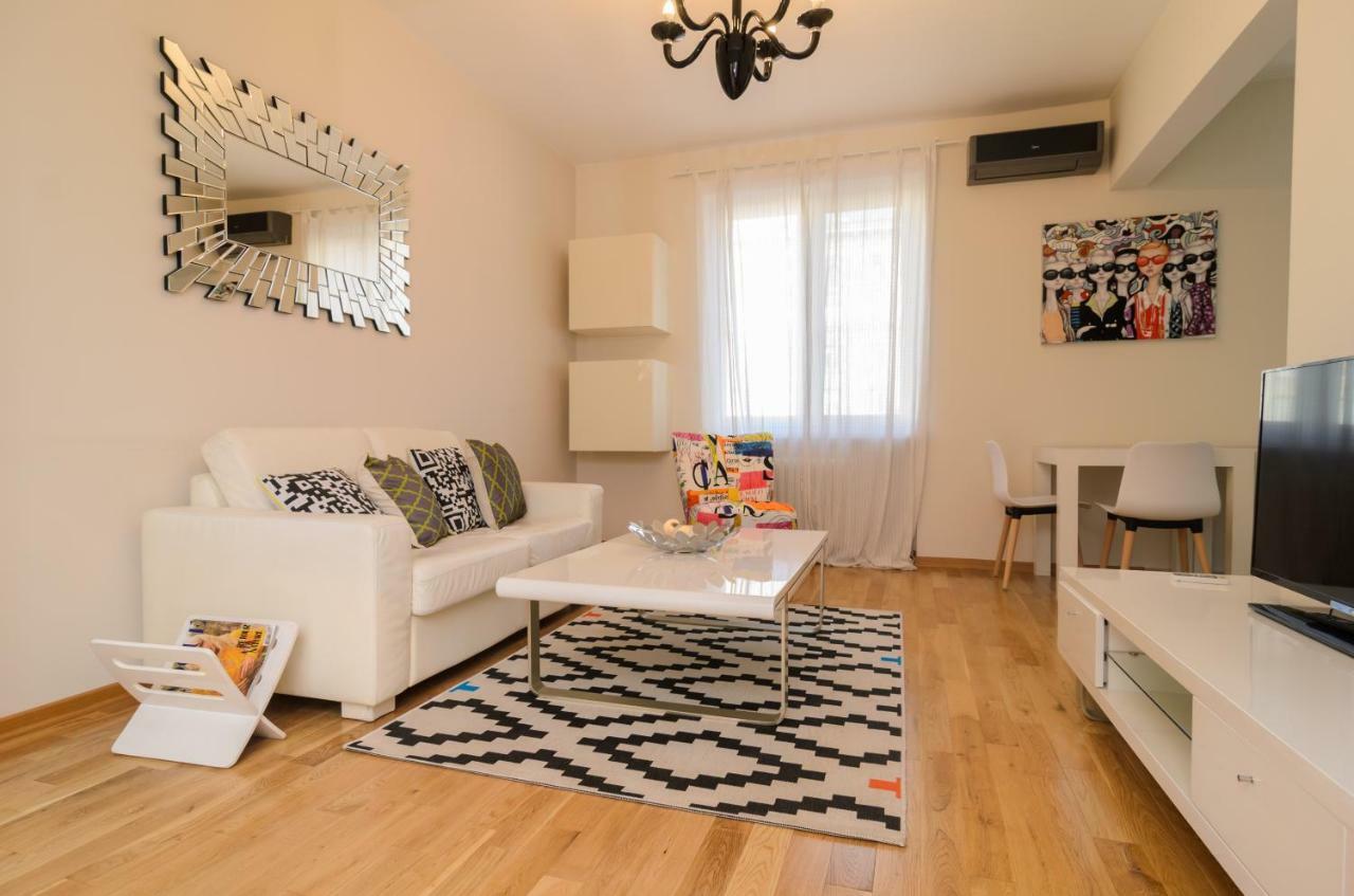 Rise & Shine Sofia Luxury Apartment By Flat Mаnager ภายนอก รูปภาพ