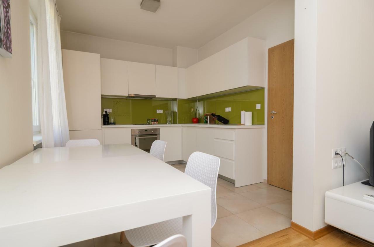 Rise & Shine Sofia Luxury Apartment By Flat Mаnager ภายนอก รูปภาพ