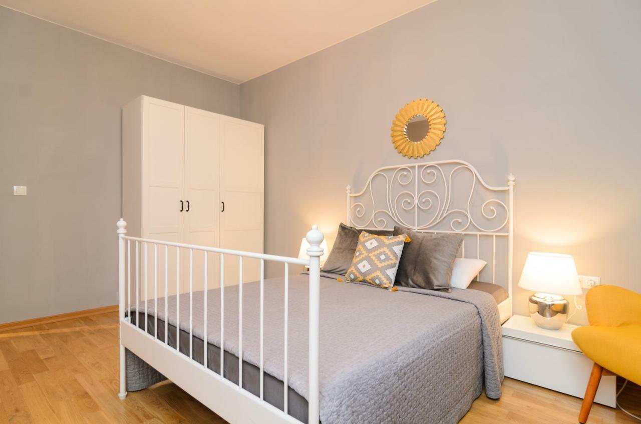 Rise & Shine Sofia Luxury Apartment By Flat Mаnager ภายนอก รูปภาพ